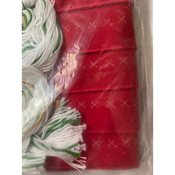 Bucilla Christmas Needlecraft Luncheon Set Kit 1909 "Holiday Ornaments" 8 Pieces - Picture 10 of 12